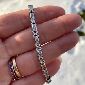 Diamond tennis bracelet